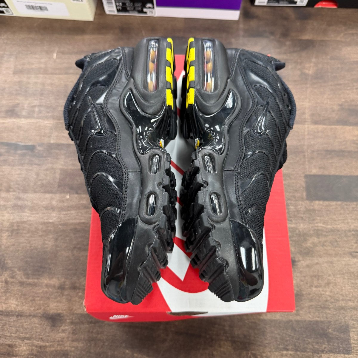 Nike Air Max Plus Triple Black (GS) Size 6.5Y (Pre-Owned) - Image 5