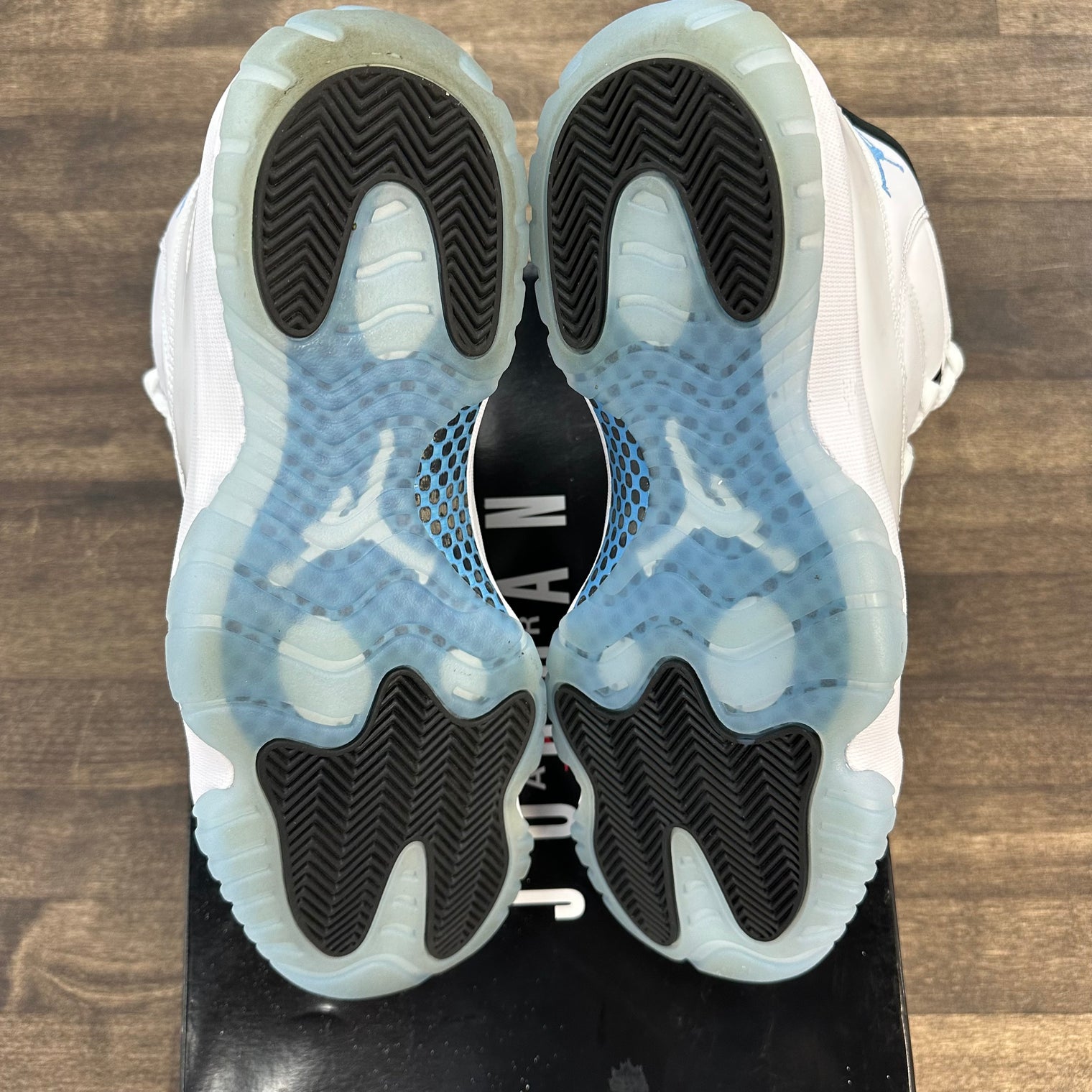 Legend Blue Jordan 11 2024 (USED)