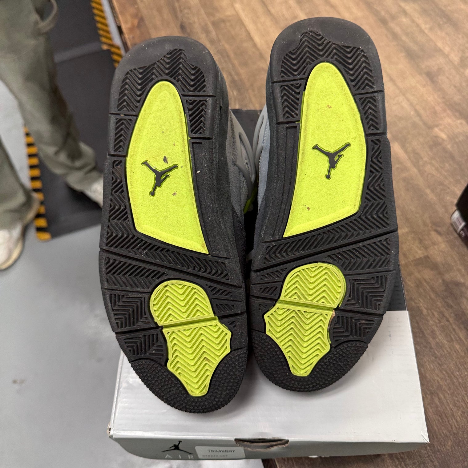 Neon 95 Jordan 4 Retro (USED)