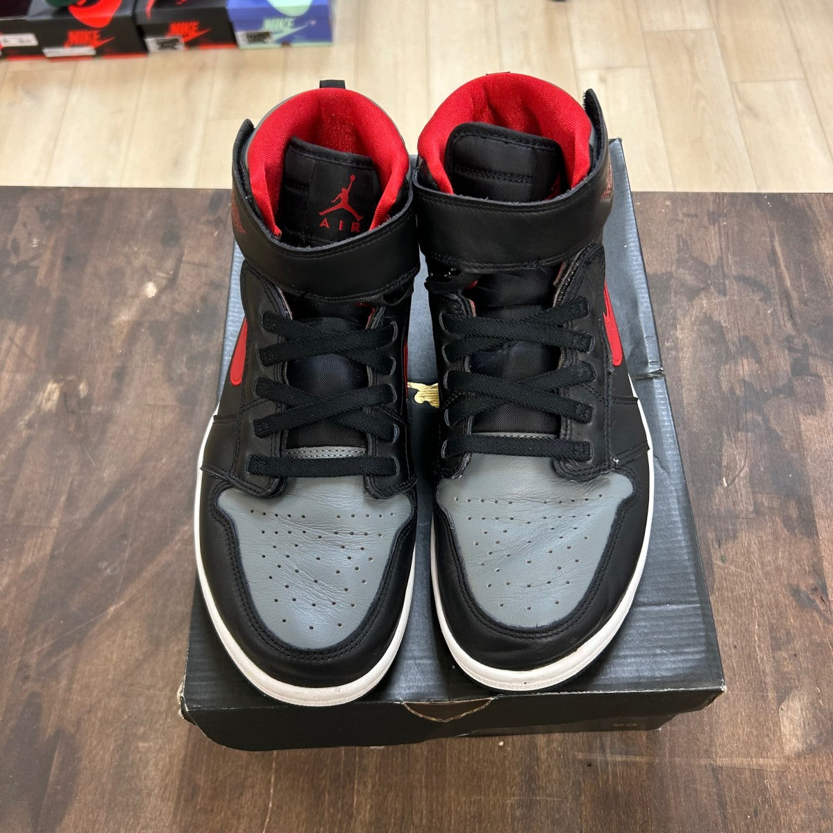 Jordan 1 High FlyEase Black Gym Red Smoke Grey - Image 2