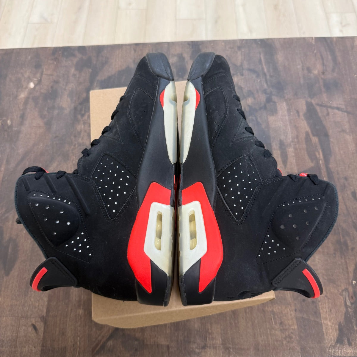 Jordan 6 Retro Black Infrared (2019) Size 13 (Pre-Owned) - Image 4