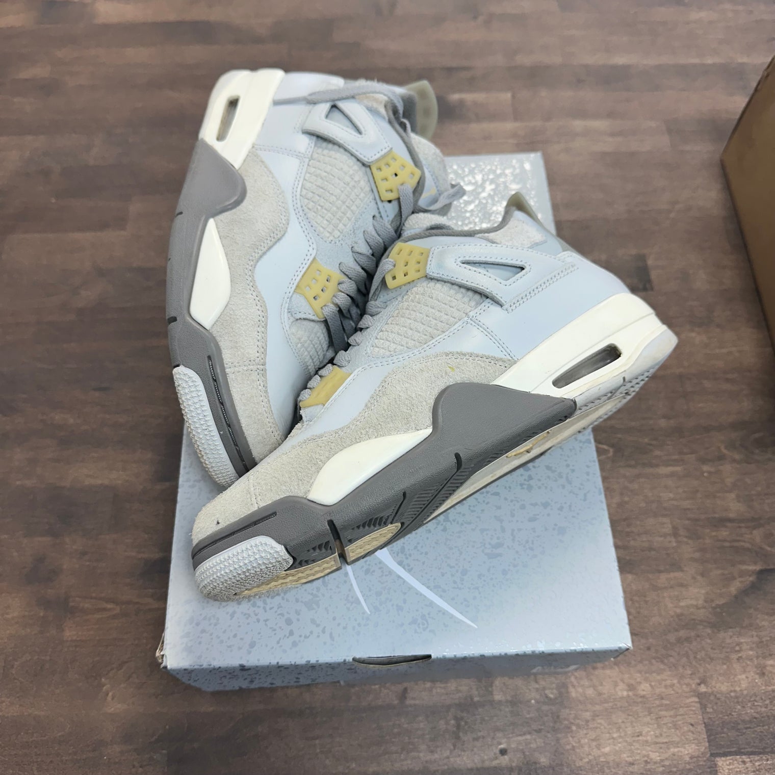 Craft Photon Dust Jordan 4 Retro SE (USED)