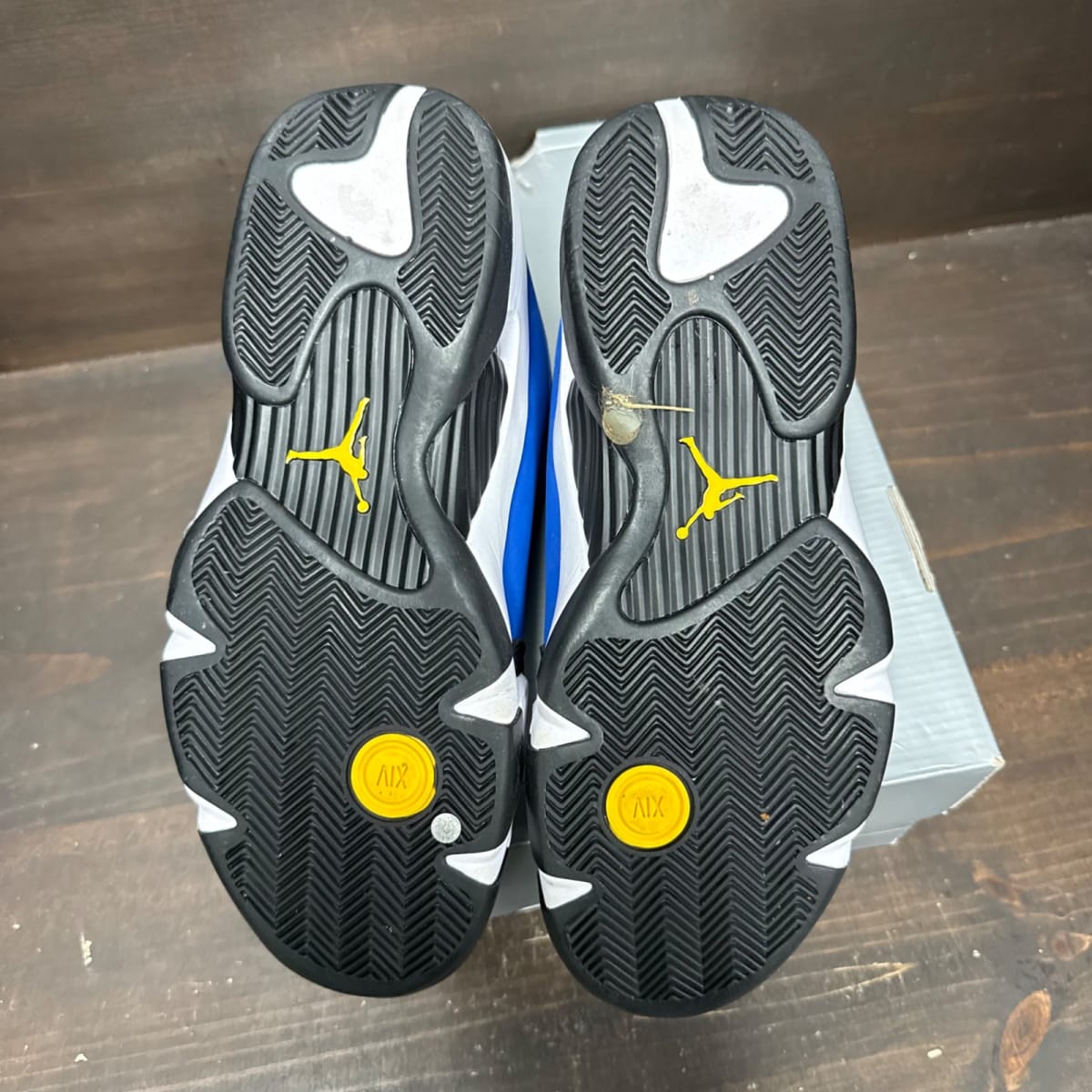 Jordan 14 Retro Laney (2023) Size 9.5 (Pre-Owned) - box
