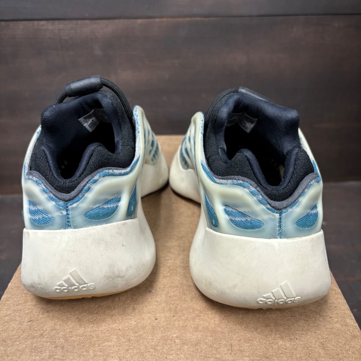 adidas Yeezy 700 V3 Kyanite Size 5 (Pre-Owned) - sole