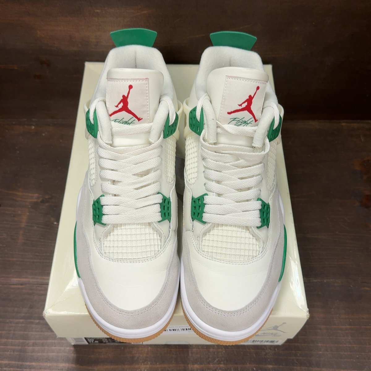 Jordan 4 Retro SB Pine Green Size 10 (Pre-Owned) - tag