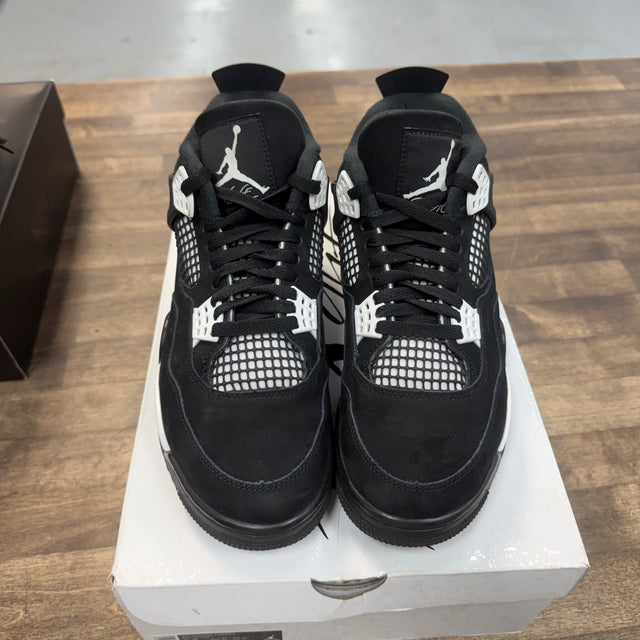 White Thunder Jordan 4 Retro (USED)