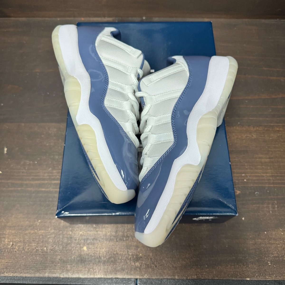 Jordan 11 Retro Low Diffused Blue Size 8 (Pre-Owned) - back