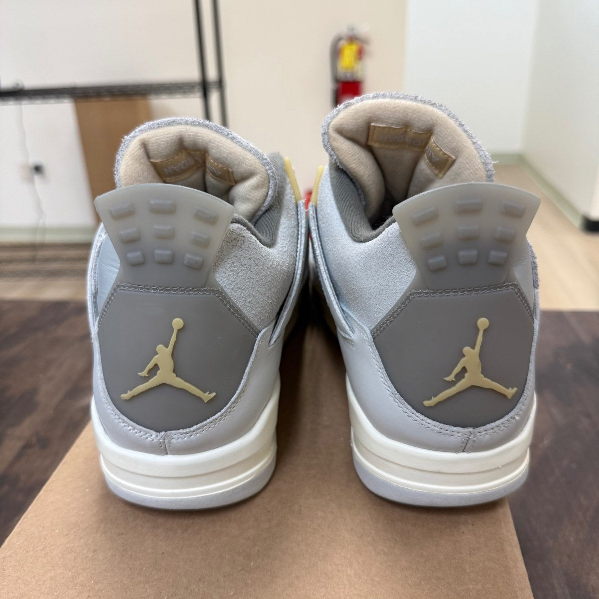 Jordan 4 Retro SE Craft Photon Dust Size 13 (Pre-Owned) - Image 3
