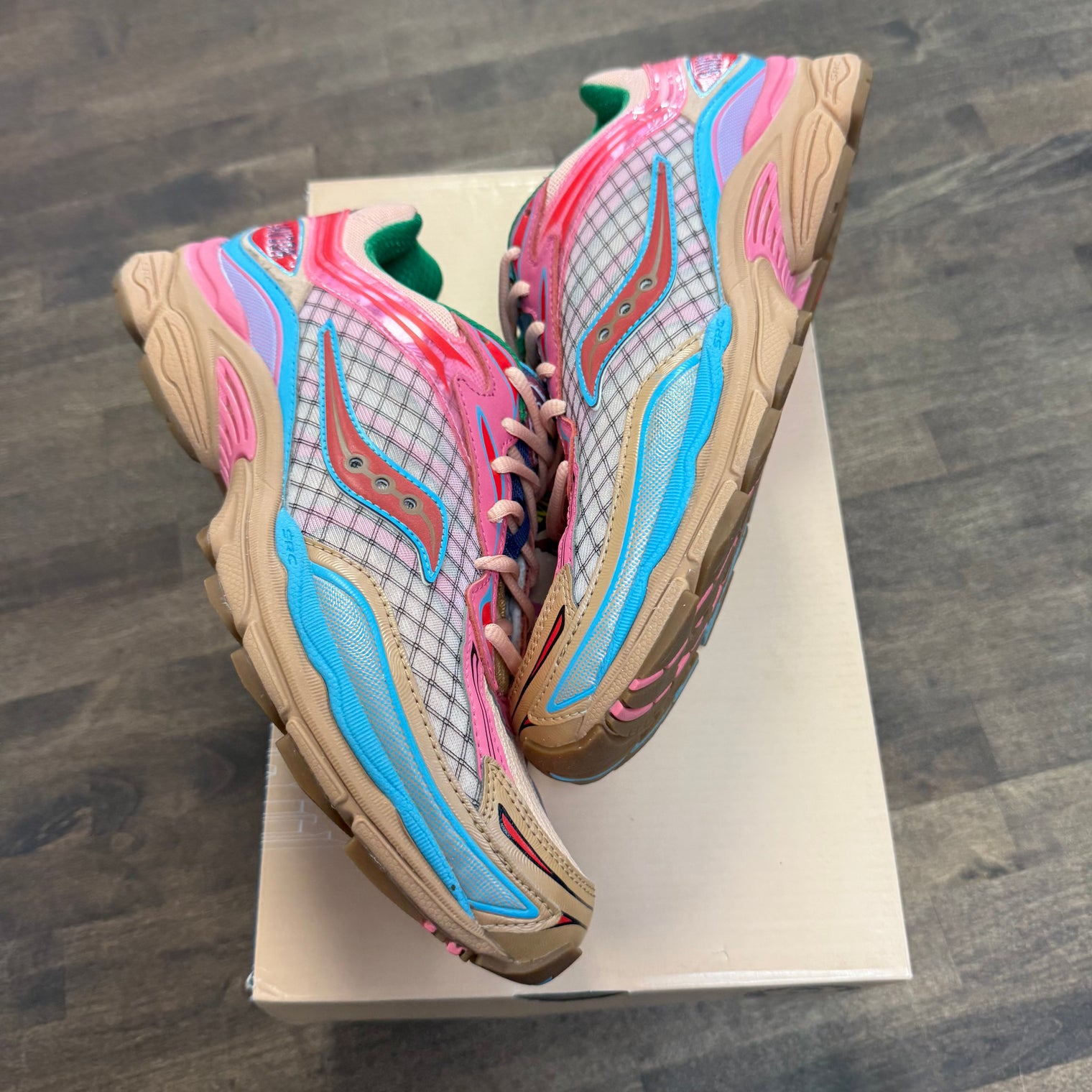 Saucony ProGrid Omni 9 Jae Tips To Do List Tan (USED)