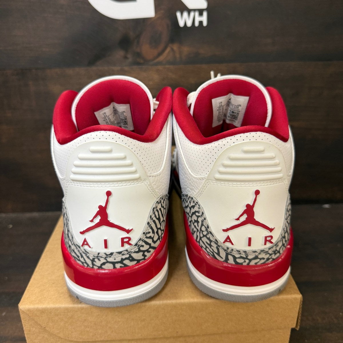 Jordan 3 Retro Cardinal Red Size 8.5 (Pre-Owned) - Image 3