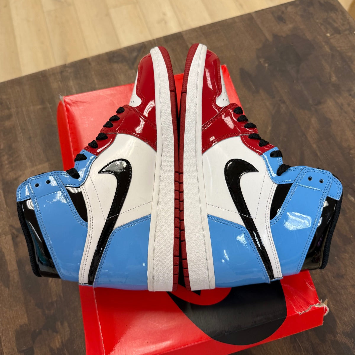 Jordan 1 Retro High Fearless UNC Chicago Size 8.5 (Pre-Owned) - Image 4