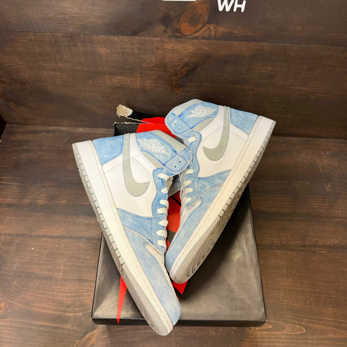 Jordan 1 Retro High OG Hyper Royal - Image 2