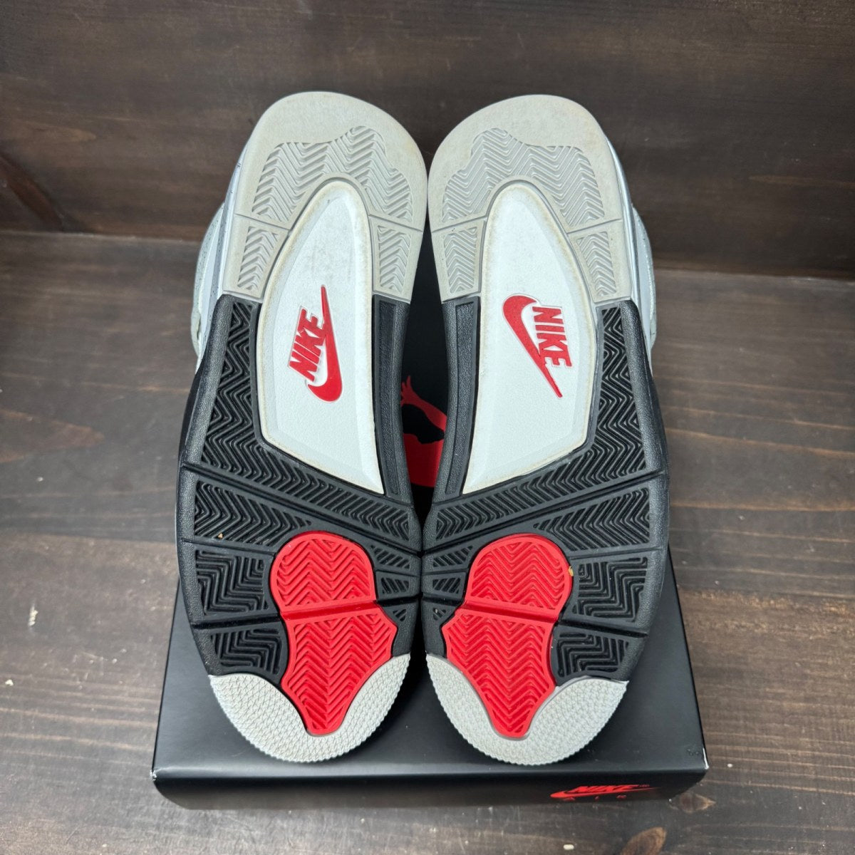 Jordan 4 Retro White Cement (2025) Size 10 (Pre-Owned) - box