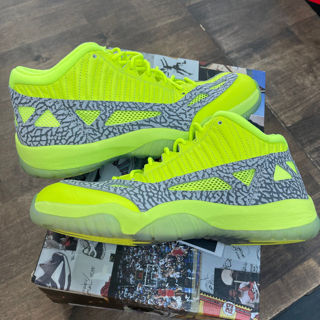 Volt Jordan 11 Low IE (USED)
