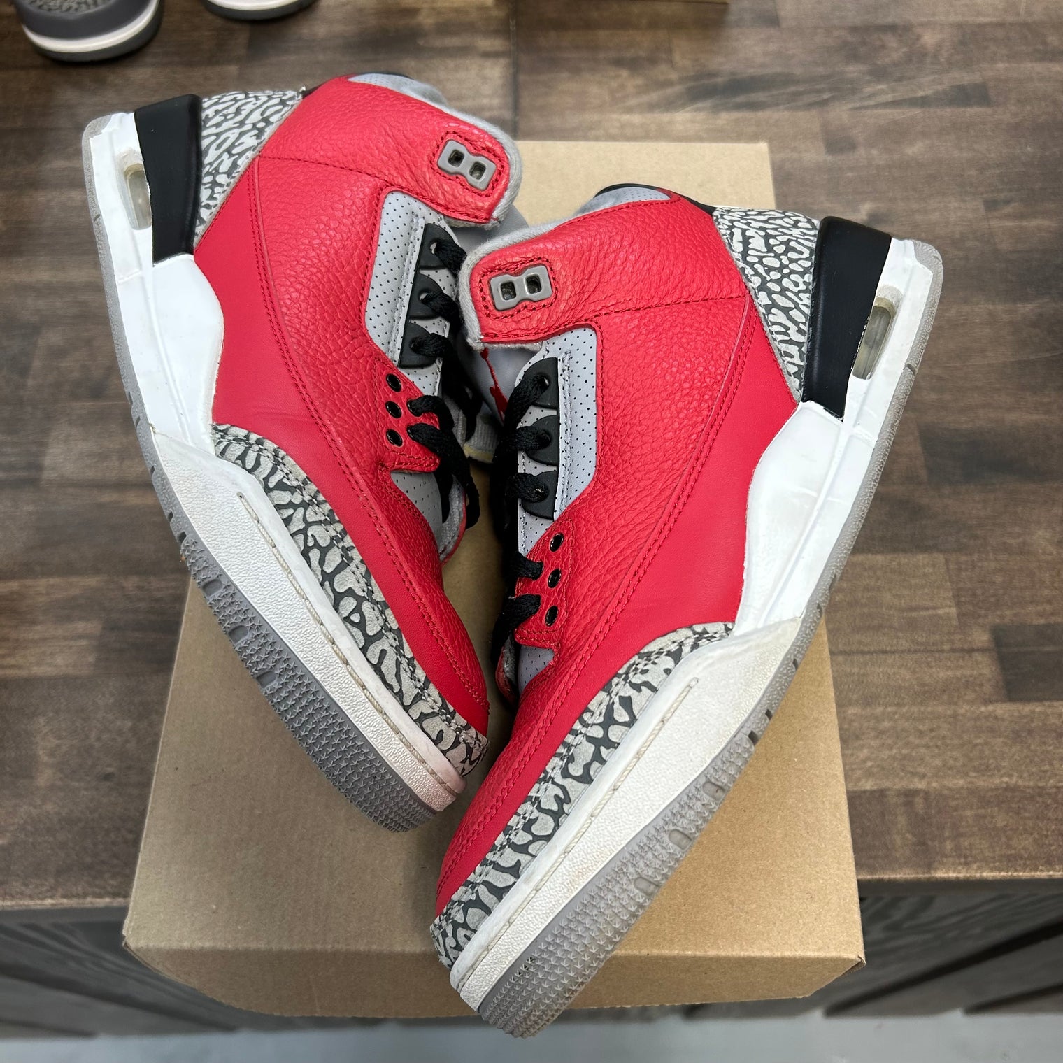 Unite Red Jordan 3 Retro (USED,No Box)
