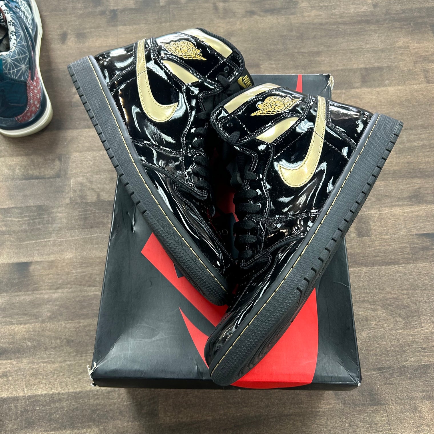 Black Metallic Gold Jordan 1 Retro High (2020) (USED)