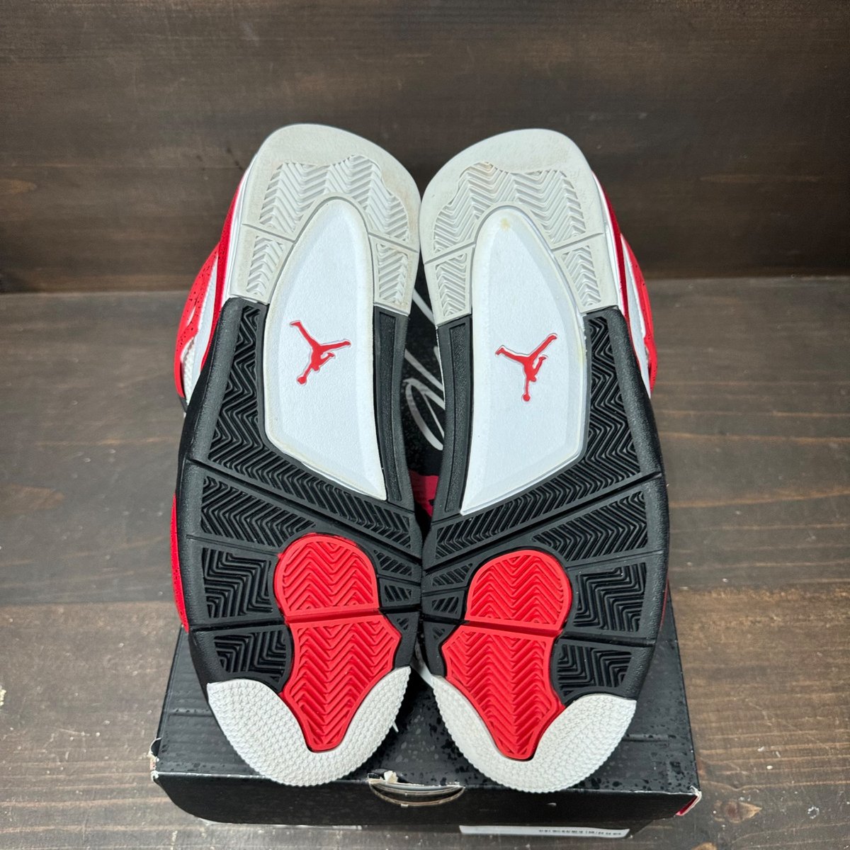 Jordan 4 Retro Red Cement Size 8 (Pre-Owned) - box