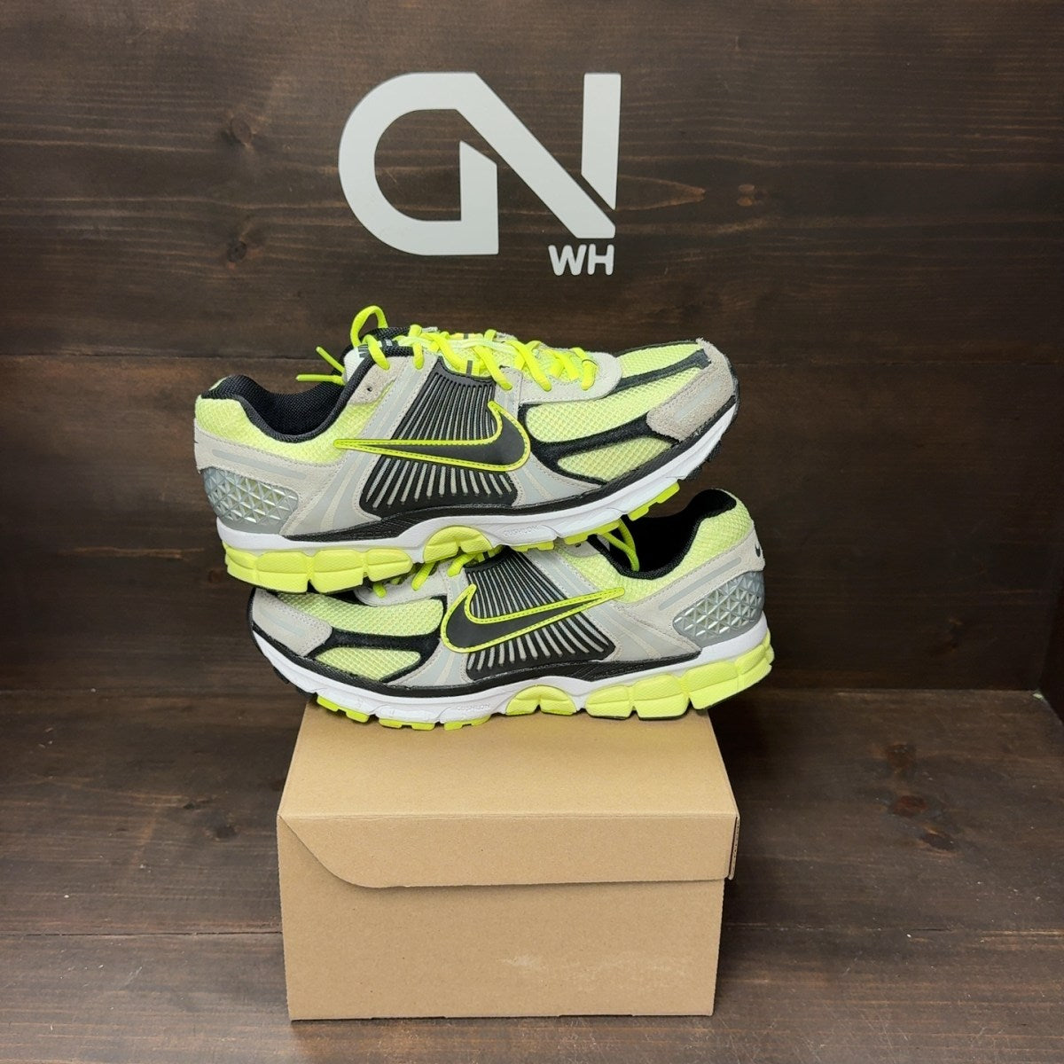 Nike Zoom Vomero 5 Life Lime Size 10.5 (Pre-Owned) - Image 1