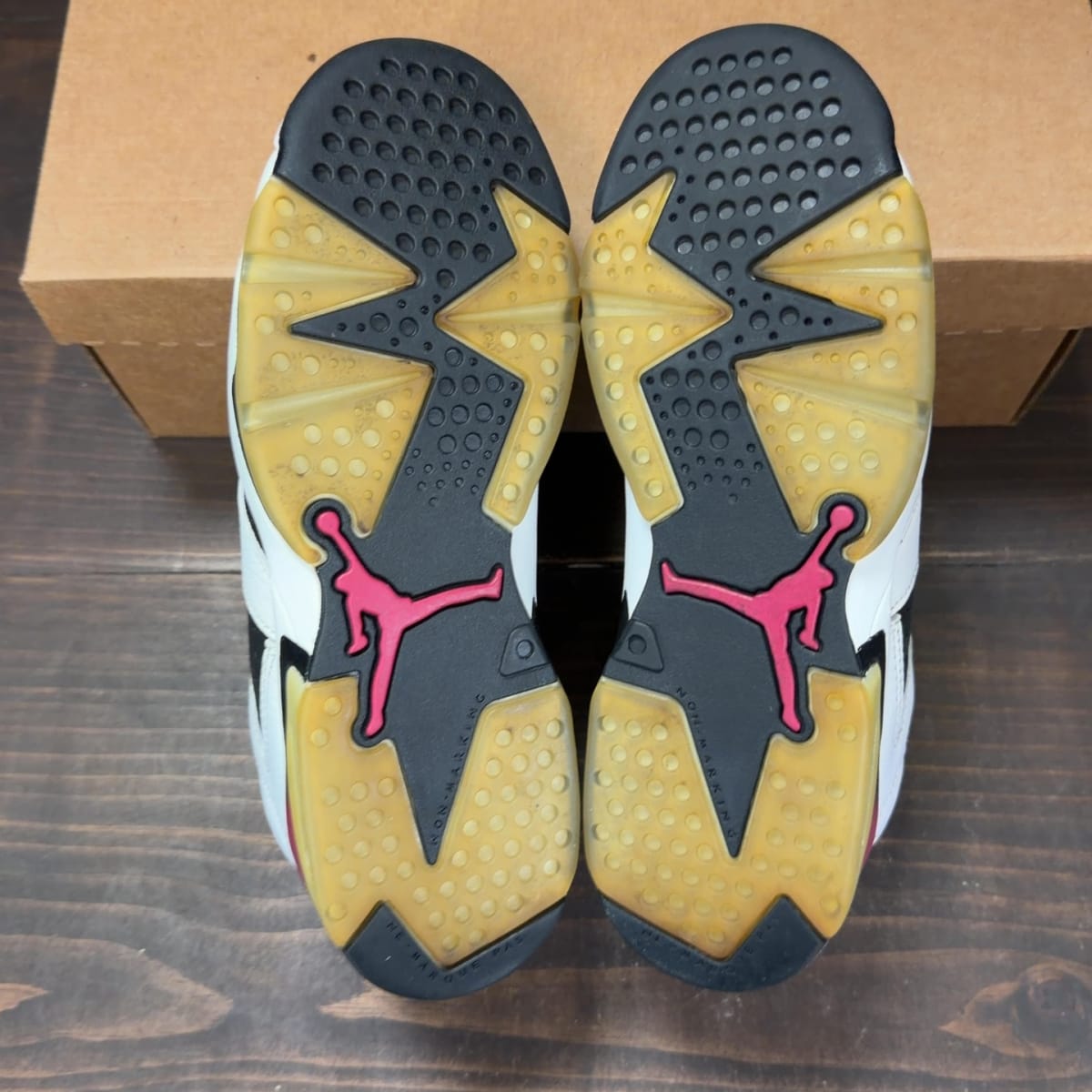 Jordan 6 Retro Low Fuchsia Flash (GS) Size 7Y (Pre-Owned) - aux