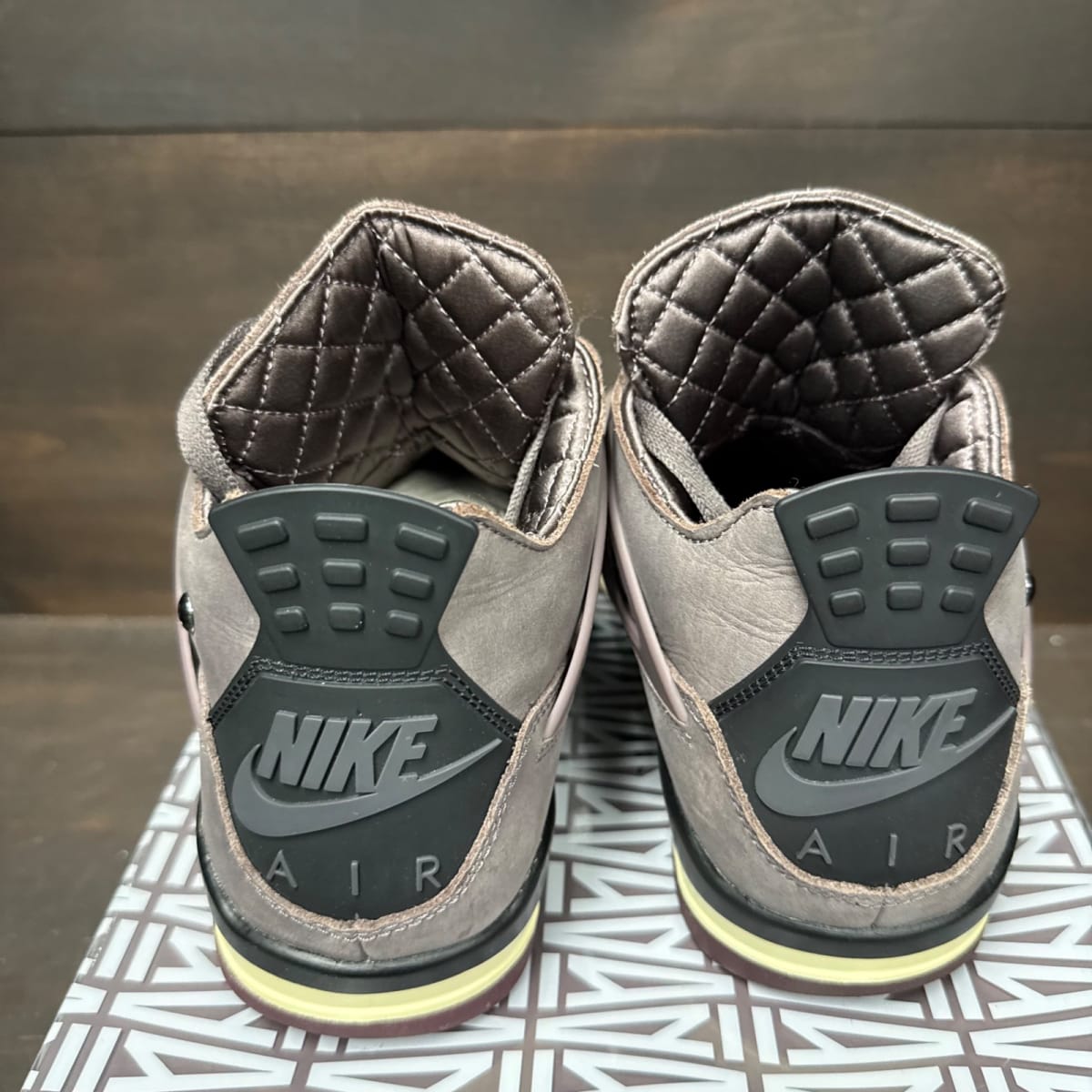 Jordan 4 Retro SP A Ma Maniére Violet Ore Size 9.5 (Pre-Owned) - sole