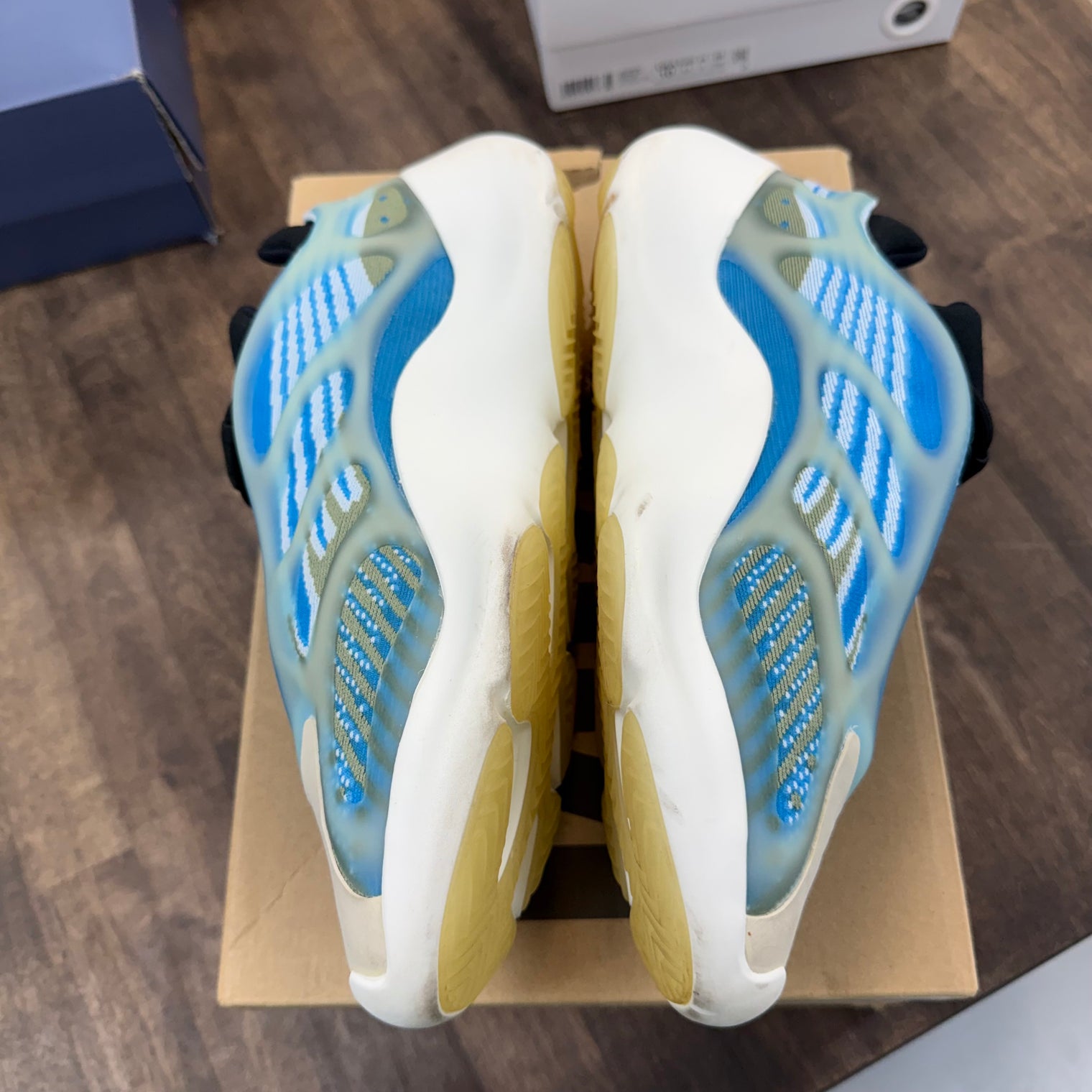 Arzareth Yeezy 700 V3 (USED, Replacement Box)