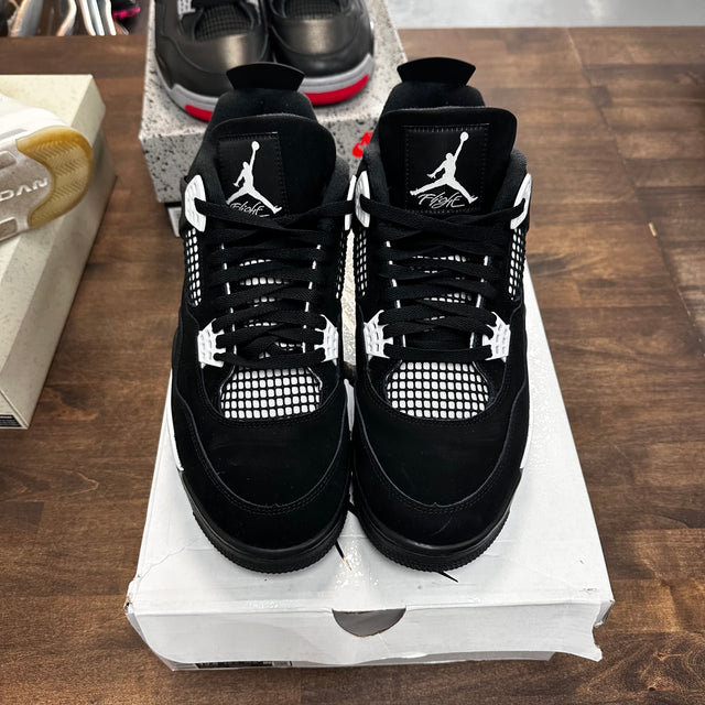 White Thunder Jordan 4 (USED)