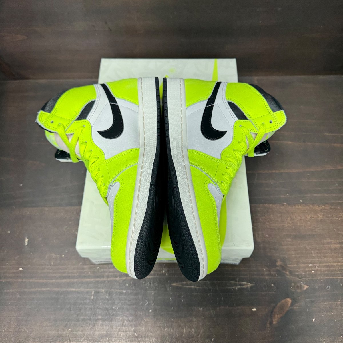 Jordan 1 Retro High OG Visionaire Size 9 (Pre-Owned) - tag