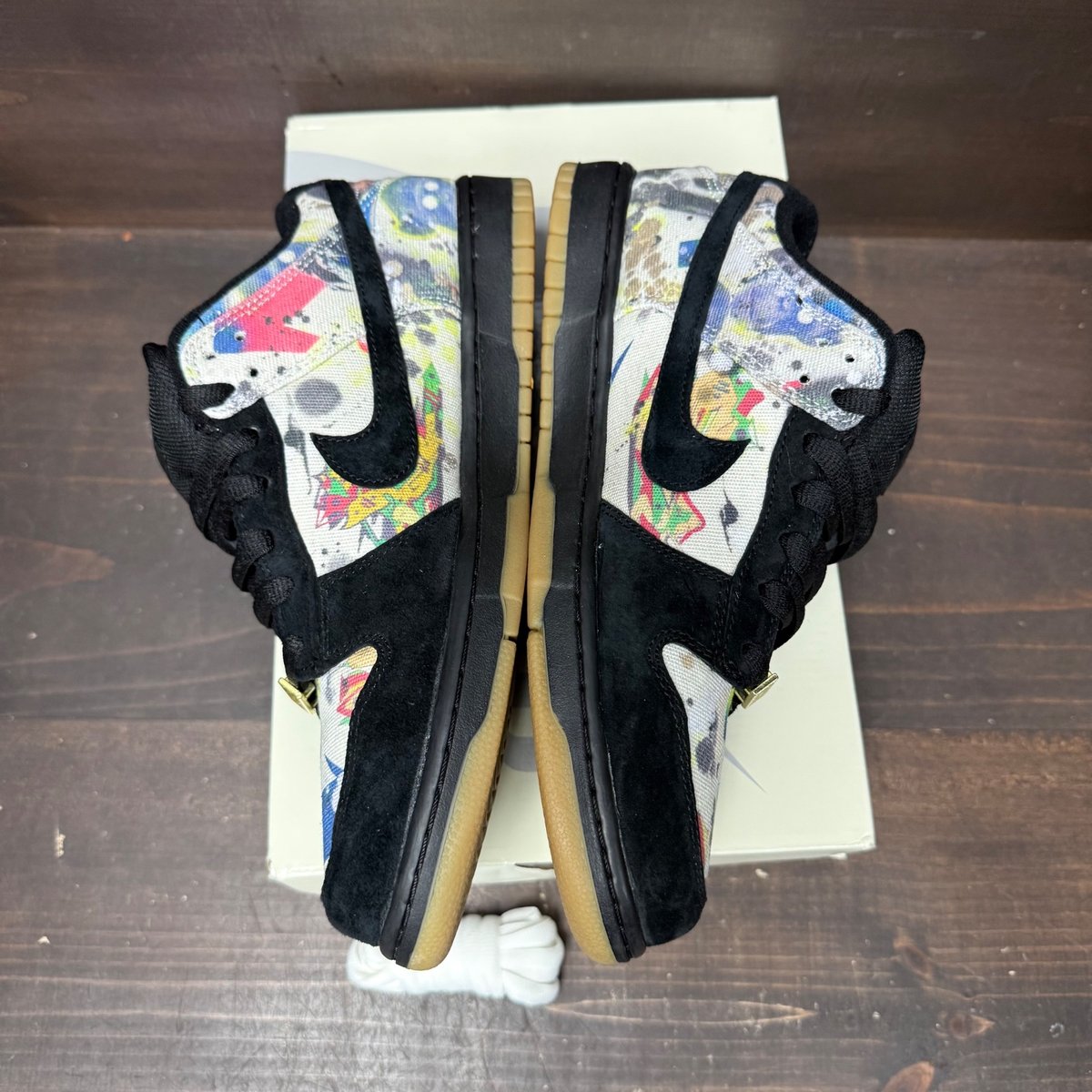Nike SB Dunk Low Supreme Rammellzee Size 10 (Pre-Owned) - side