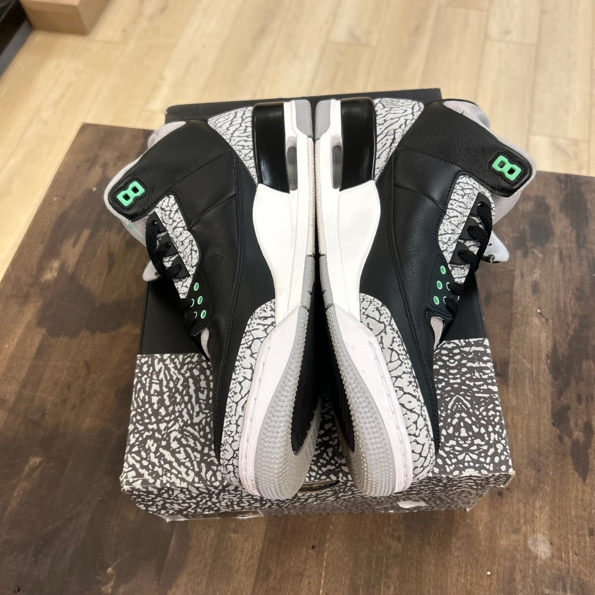 Jordan 3 Retro Green Glow Size 13 (Pre-Owned) - Image 3