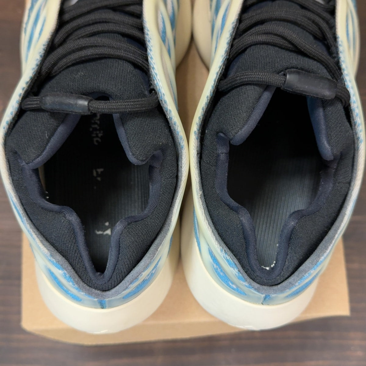 adidas Yeezy 700 V3 Kyanite Size 11 (Pre-Owned) - Image 6