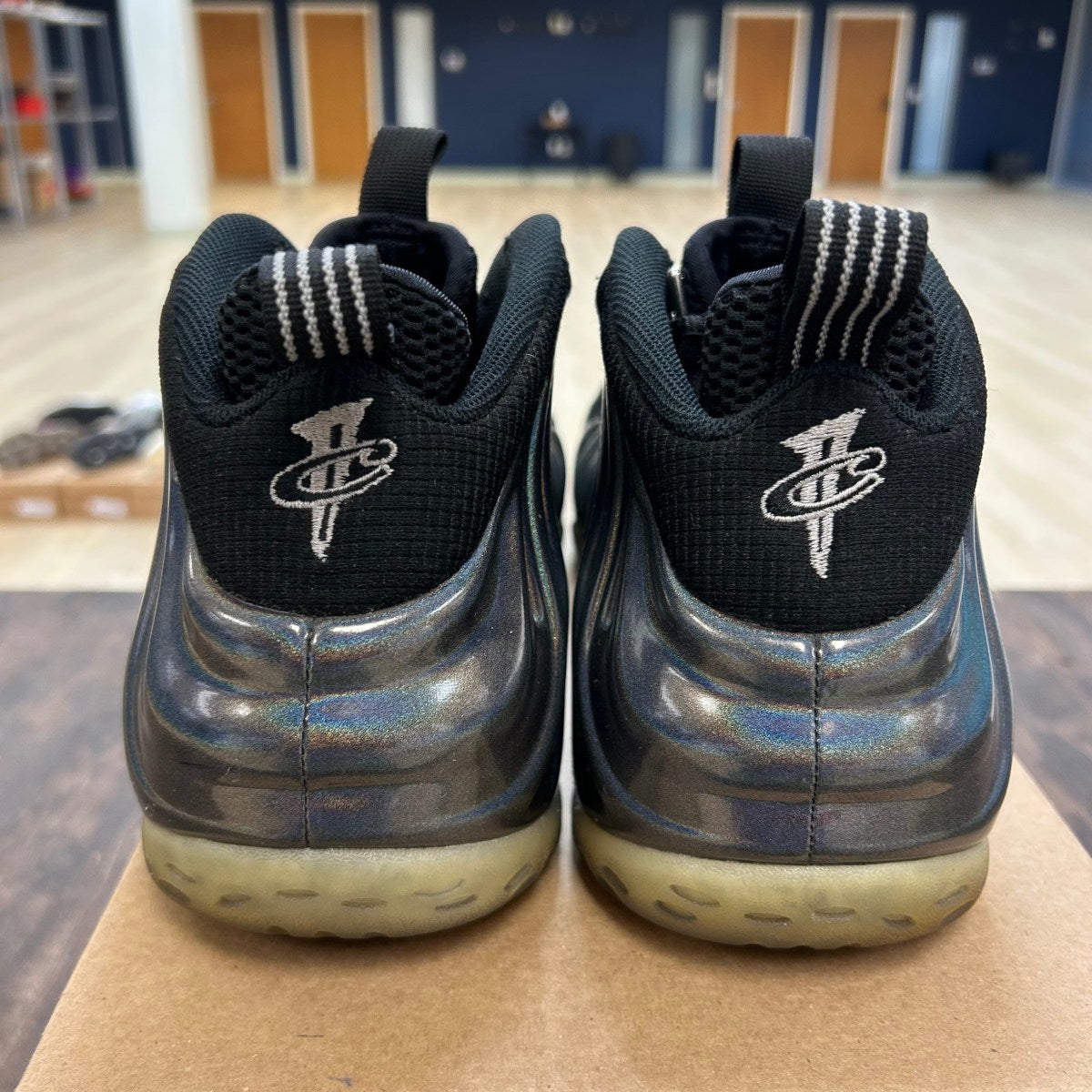 Nike Air Foamposite One Hologram Size 12 (Pre-Owned) - Image 4
