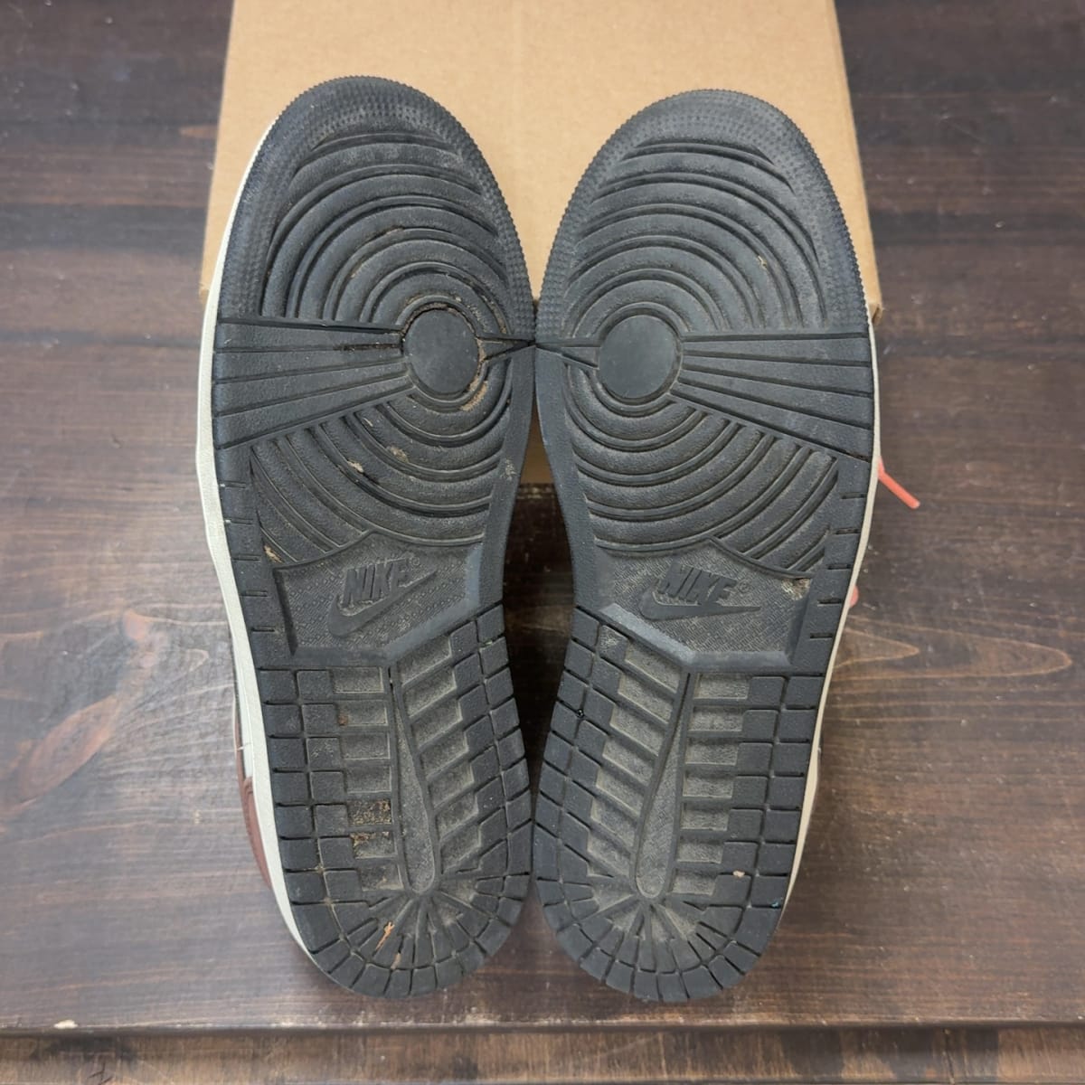 Jordan 1 Low Mocha Size 7.5 (Pre-Owned) - aux