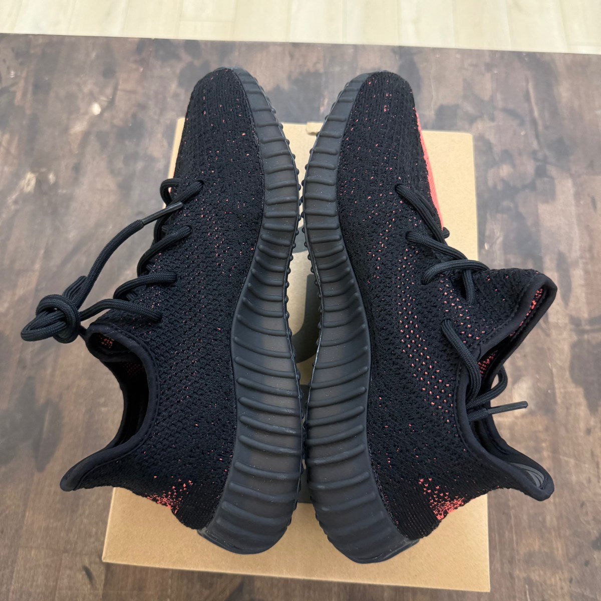 adidas Yeezy Boost 350 V2 Core Black Red Size 9 (Pre-Owned) - Image 7