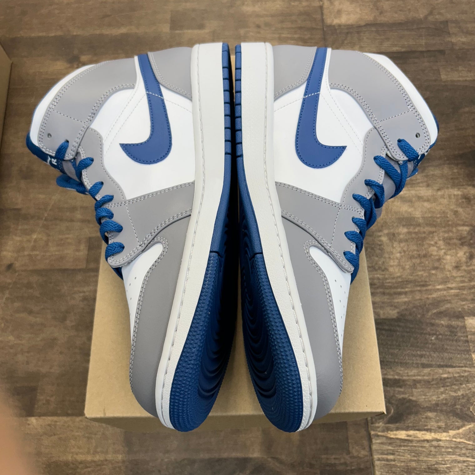 True Blue Jordan 1 Mid (USED, No box)