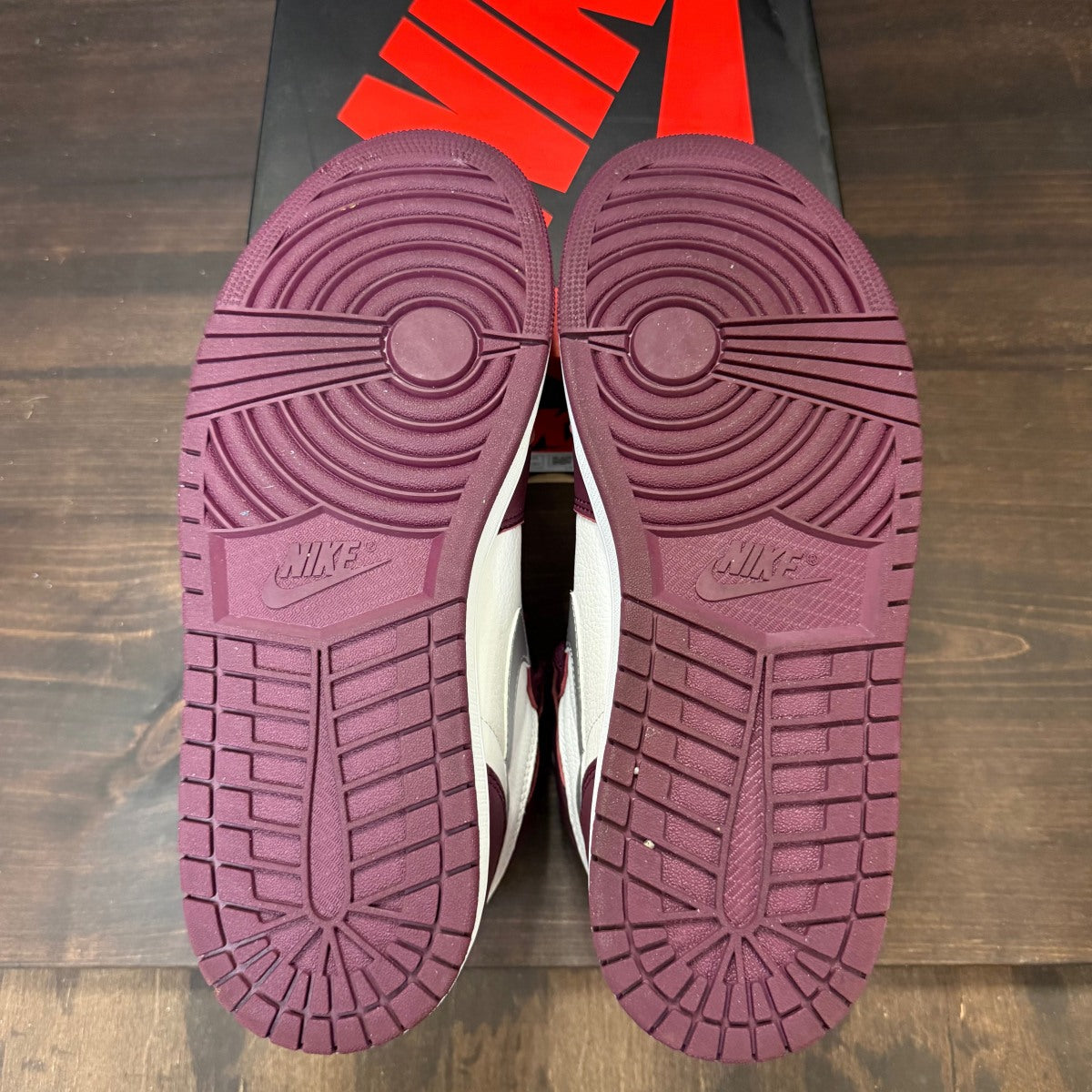 Jordan 1 Retro High OG Bordeaux - Image 5