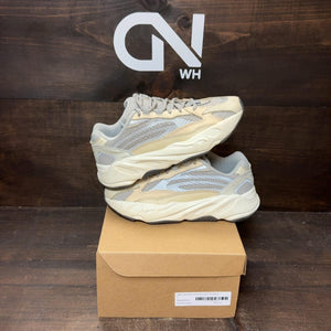adidas Yeezy Boost 700 V2 Cream Size 7 (Pre-Owned) - front