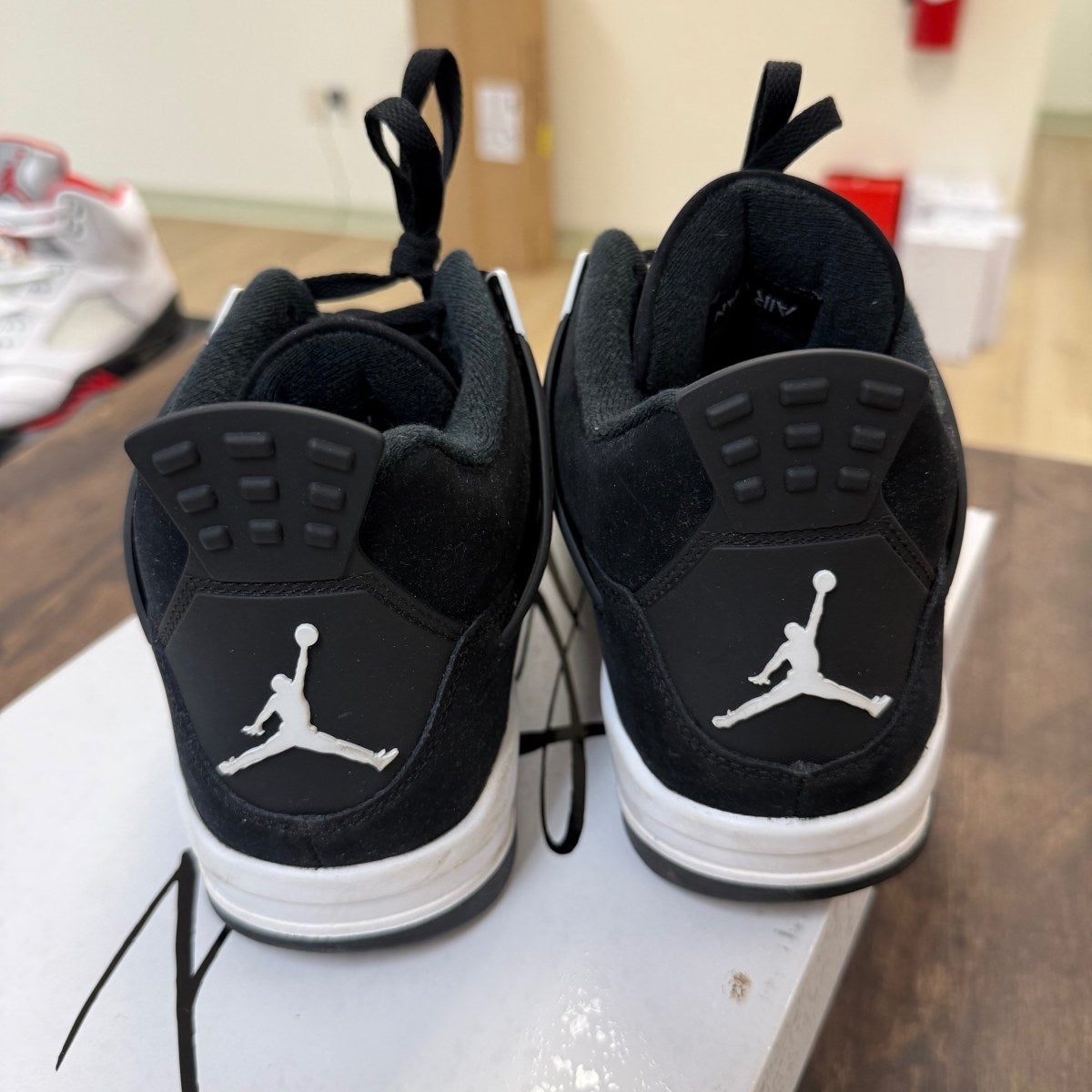 Jordan 4 Retro White Thunder - Image 3