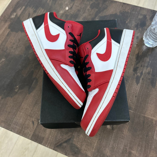 Jordan 1 Low Bulls - Image 1