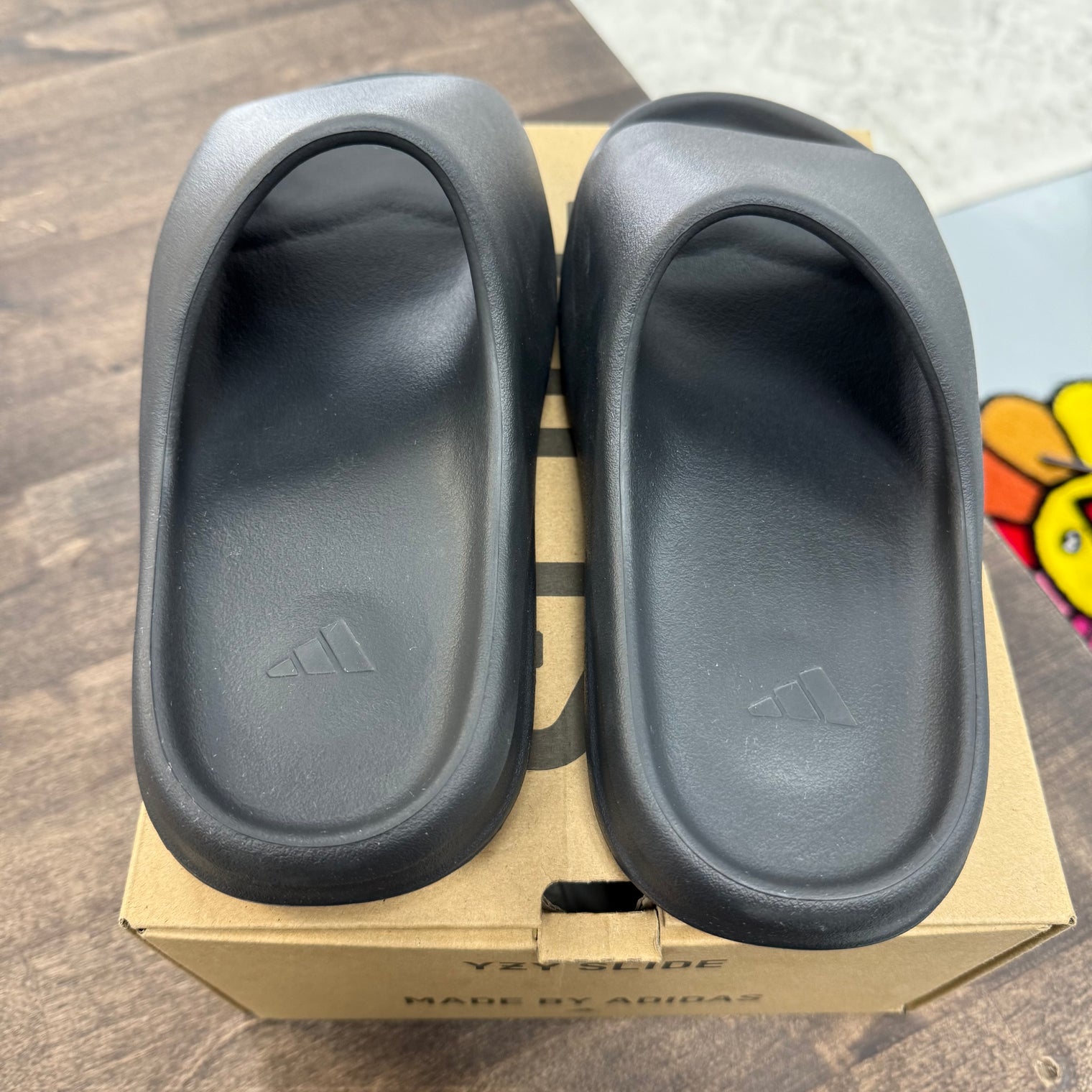 Onyx Yeezy Slide (Lightly Worn)