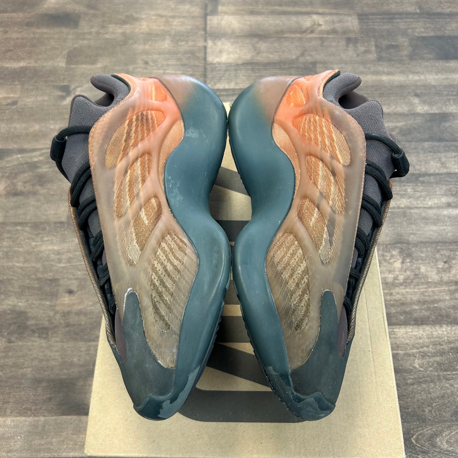 Copper Fade Yeezy 700 V3 (USED)