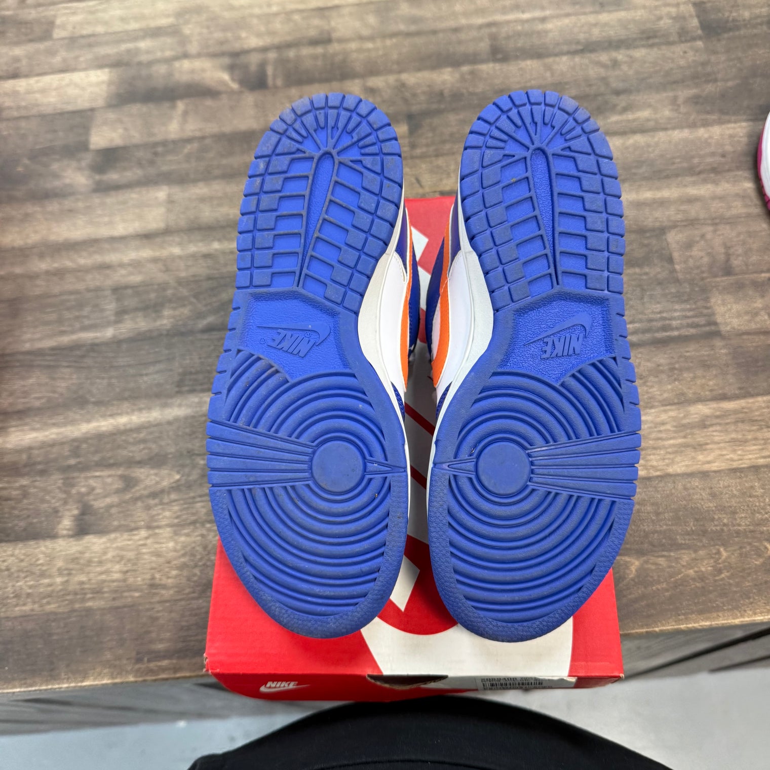 Nike Dunk Low Knicks (US 6Y) (USED, Strong Smoke Smell)