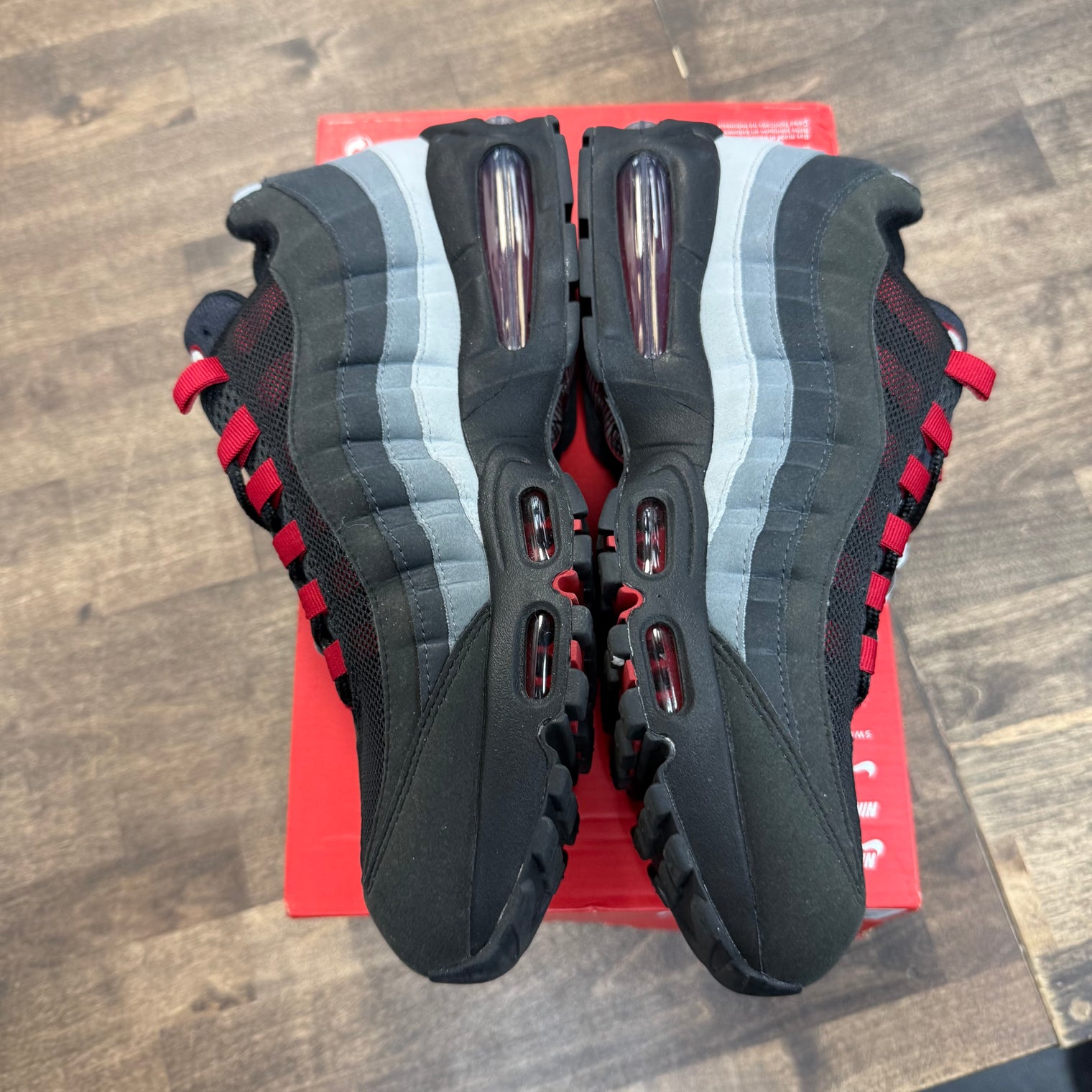 Big Bubble Liverpool F.C. Air Max 95 OG (USED, No Lid)