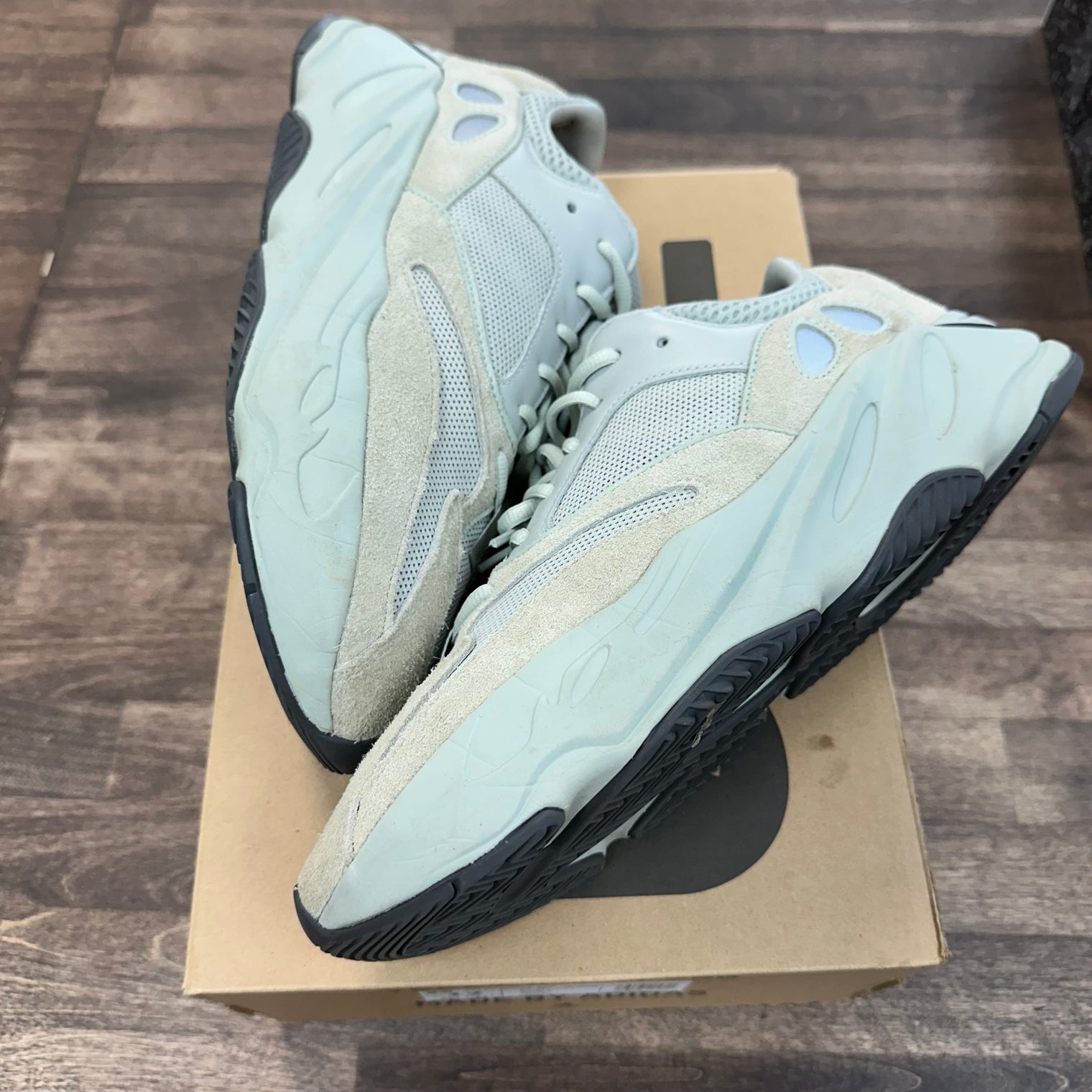 Salt Yeezy 700 (USED)