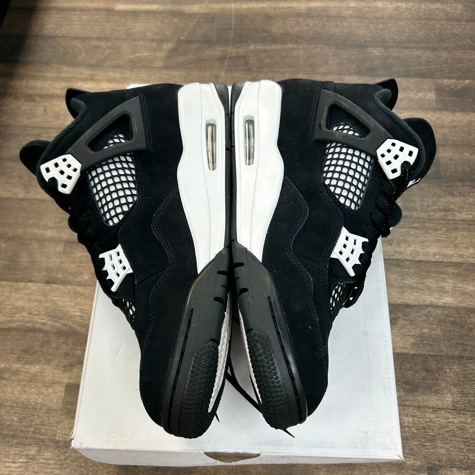 White Thunder Jordan 4 Retro (Used)