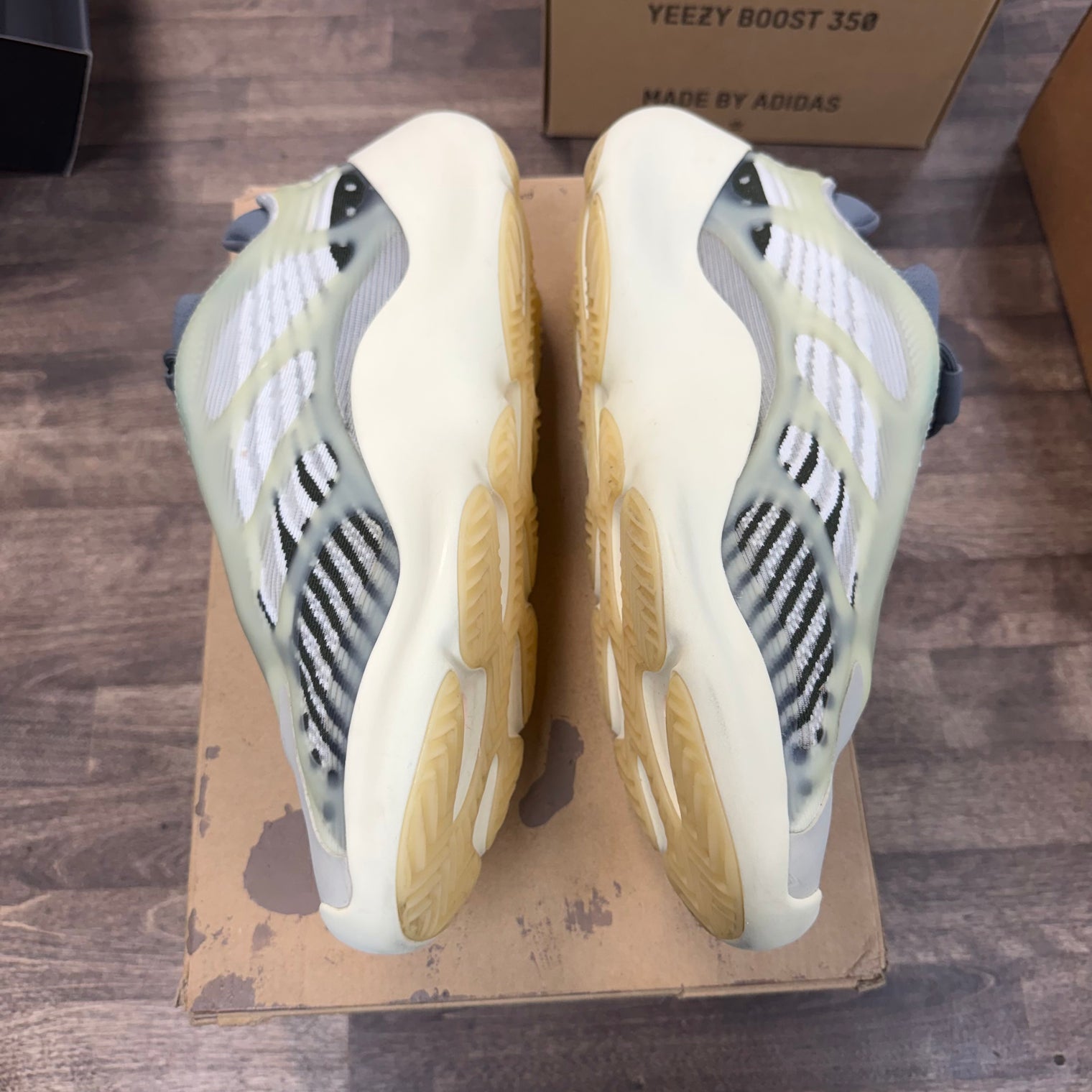 Fade Salt Yeezy 700 V3 (USED)