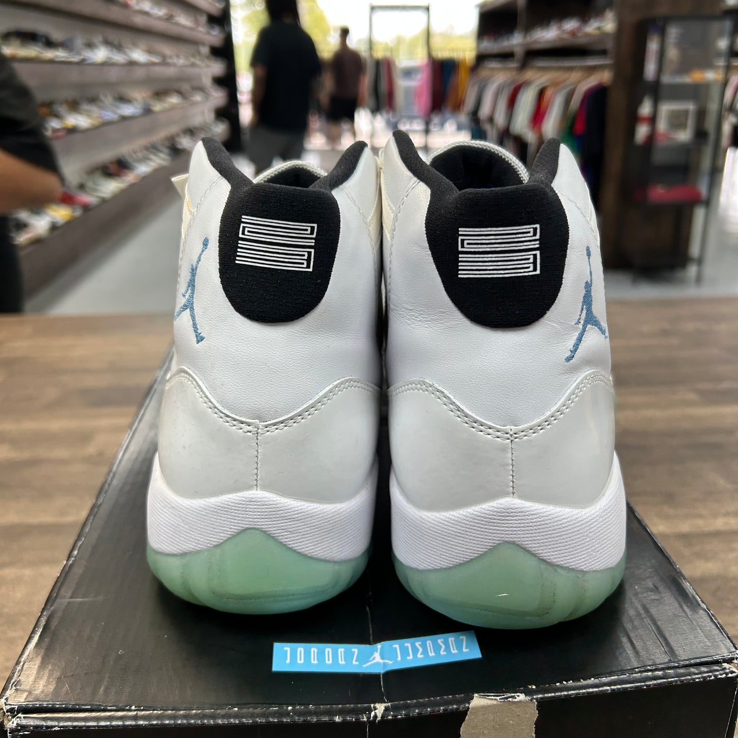 Legend Blue Jordan 11 (2014) (USED)