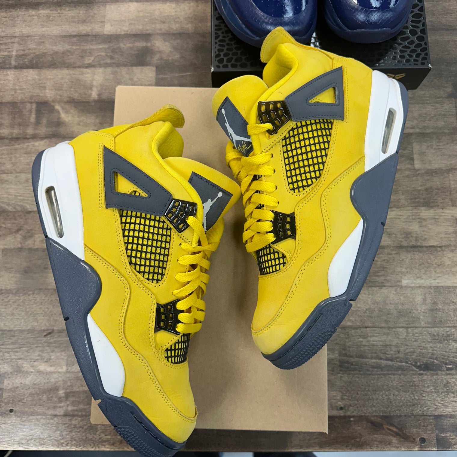 Jordan 4 Retro Lightning (US 10) (USED, No Box)