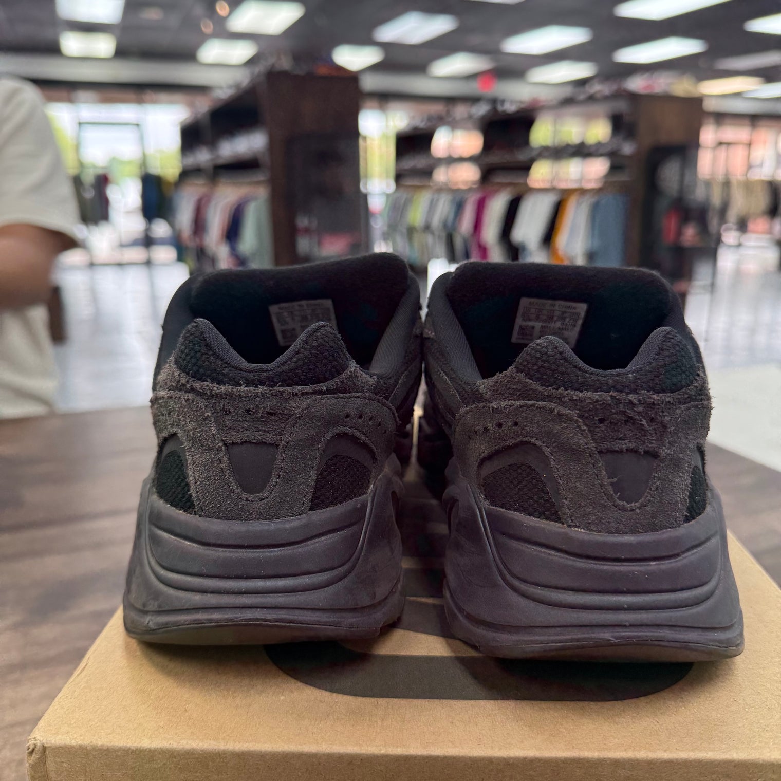 Yeezy 700 V2 Vanta (USED)