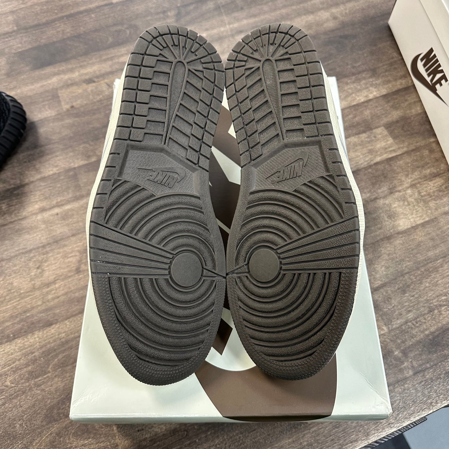 Travis Scott Reverse Mocha Jordan 1 Low OG (USED)