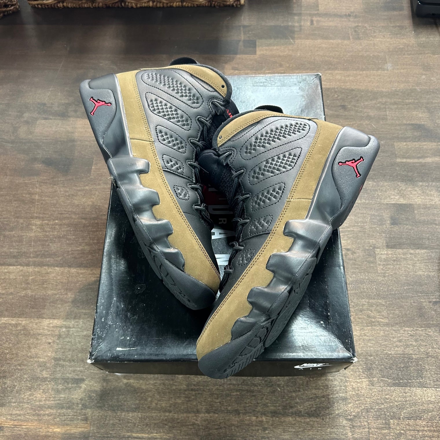Olive Jordan 9 Retro (USED)